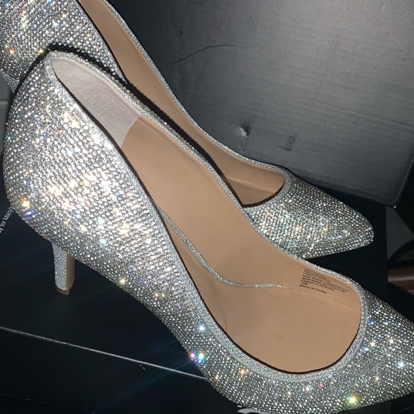 NWT  INC Gorgeous sparkling heels - Picture 3 of 3